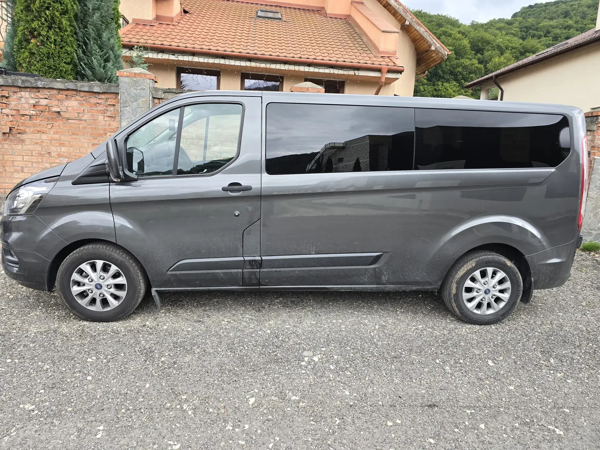 INCHIRIEZ FORD TRANSIT CUSTOM CONFORT